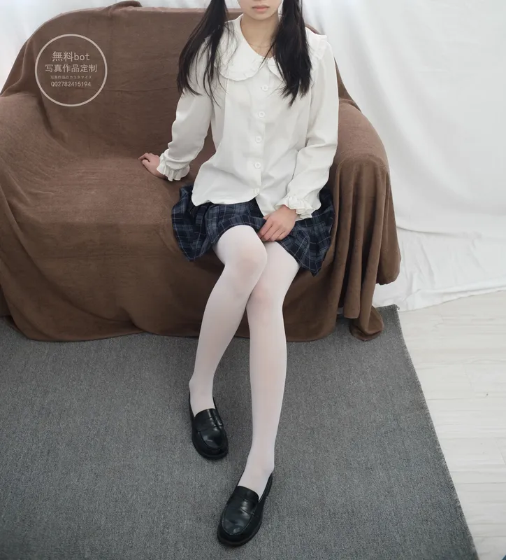 森萝财团 有料 NO.018 吸吸 白丝少女的百褶裙 [71P] - 森萝财团